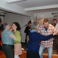 Glad aften i Multihuset på fredag