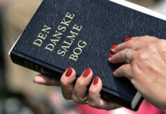 Menigheden vælger salmer